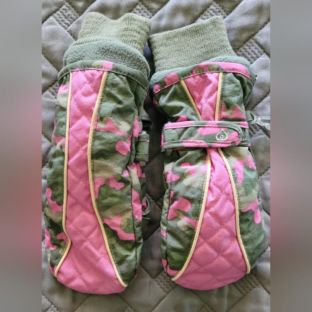 Snow mittens size 3-4. Children's place